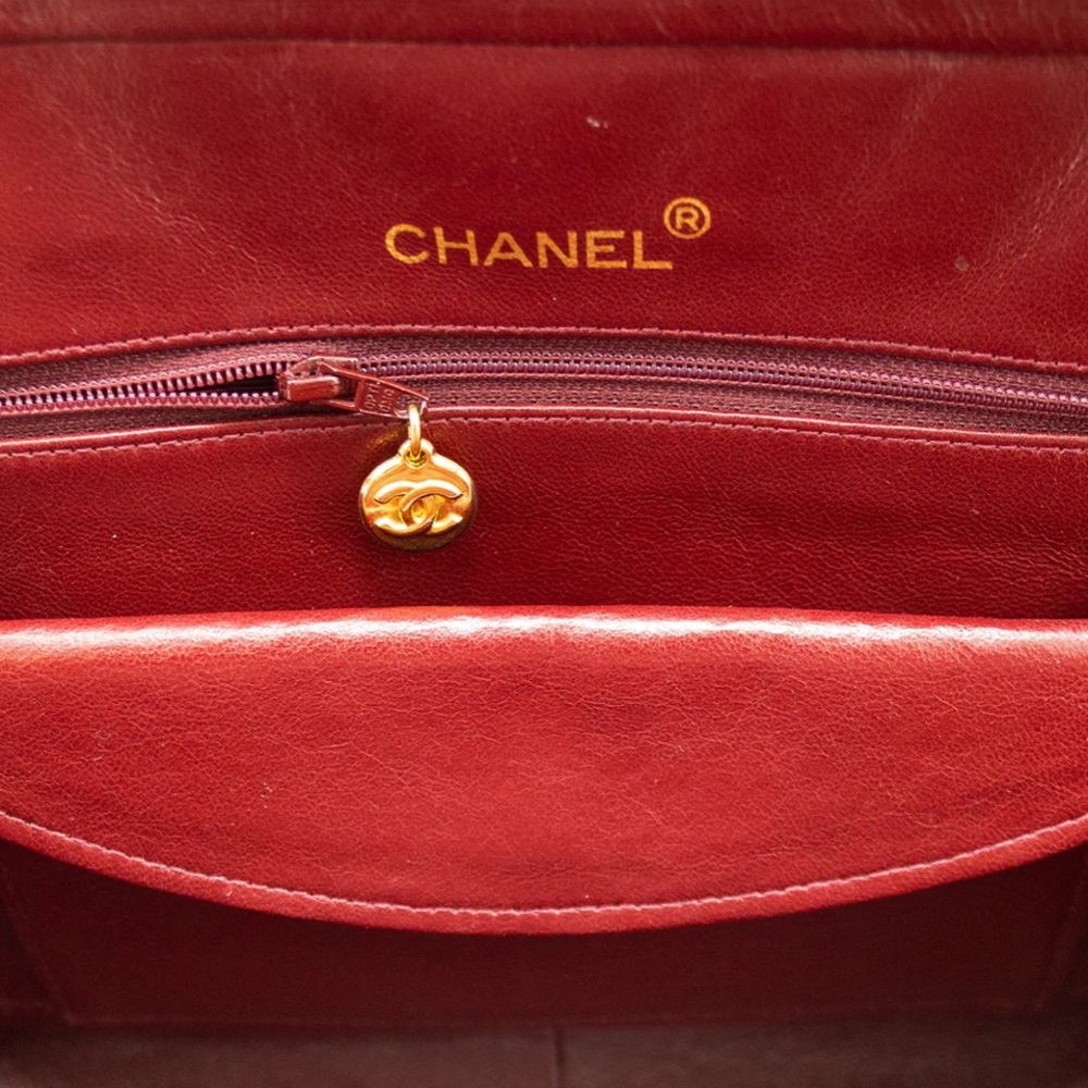 Vintage Chanel Bag. Price negotiable - Picture 4 of 5